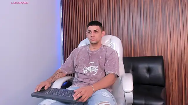 Snapshot of Alex_cute77 chatting on January 12, 2026, 11:50 am Alex cute77 online show from January 12, 2026, 11:50 am