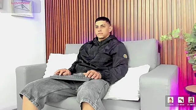 Alex cute77 online show from May 19, 2026, 12:12 pm