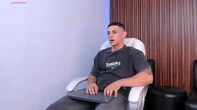 Snapshot of Alex_cute77 chatting on January 15, 2026, 12:41 pm Alex cute77 online show from January 15, 2026, 12:41 pm