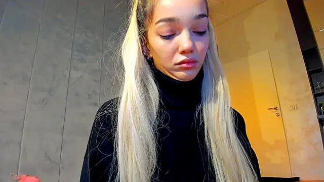 Snapshot of Sassy_Teen chatting on November 28, 2025, 9:42 am Sassy Teen online show from November 28, 2025, 9:42 am