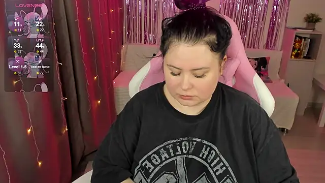 Snapshot of Akemi_BBW chatting on May 4, 2026, 9:34 am Akemi BBW online show from May 4, 2026, 9:34 am