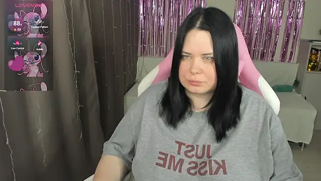Snapshot of Akemi_BBW chatting on May 13, 2026, 7:37 am Akemi BBW online show from May 13, 2026, 7:37 am
