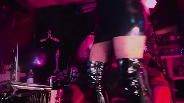 astarrot online show from April 9, 2026, 5:52 pm