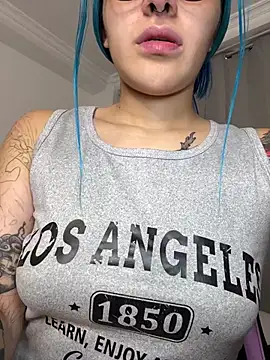 Snapshot of kaoticblue_ chatting on June 12, 2026, 1:03 am kaoticblue online show from June 12, 2026, 1:03 am