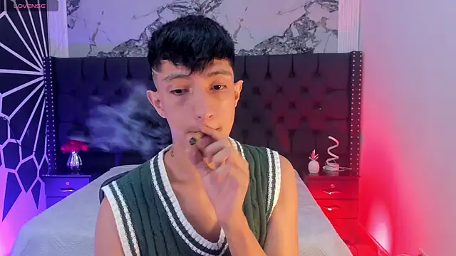 Snapshot of DereckCooperr chatting on June 20, 2026, 9:20 pm DereckCooperr online show from June 20, 2026, 9:20 pm