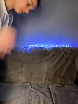 freiiaflower online show from October 24, 2025, 7:46 pm