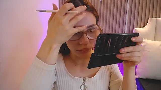 Katy Van online show from April 13, 2026, 9:52 pm