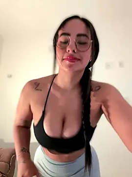 Snapshot of anniesweet02 chatting on December 16, 2025, 12:20 pm anniesweet02 online show from December 16, 2025, 12:20 pm