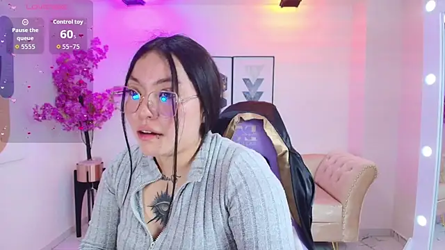 Isa reel online show from December 16, 2025, 7:51 pm