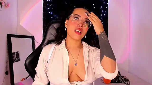 Snapshot of willow_poisson chatting on February 11, 2025, 5:29 pm willow poisson online show from February 11, 2025, 5:29 pm