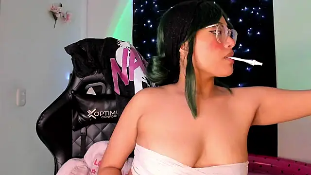 Snapshot of willow_poisson chatting on March 20, 2025, 9:35 pm willow poisson online show from March 20, 2025, 9:35 pm