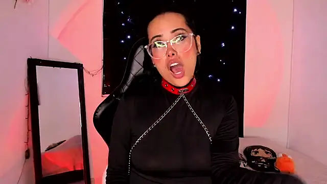 Snapshot of willow_poisson chatting on February 5, 2025, 8:35 pm willow poisson online show from February 5, 2025, 8:35 pm