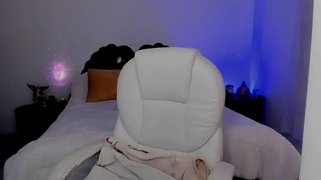 Snapshot of emilydolshe2 chatting on November 20, 2025, 1:56 pm emilydolshe2 online show from November 20, 2025, 1:56 pm