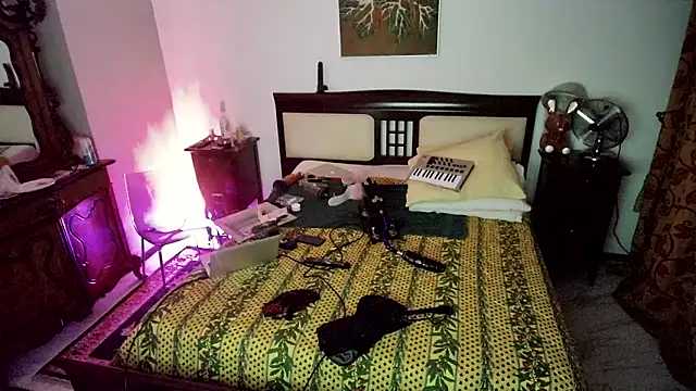 Snapshot of CharlotteVixxens chatting on March 31, 2026, 11:18 pm CharlotteVixxens online show from March 31, 2026, 11:18 pm