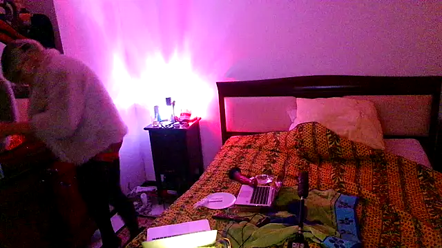 Snapshot of CharlotteVixxens chatting on December 20, 2025, 1:08 am CharlotteVixxens online show from December 20, 2025, 1:08 am