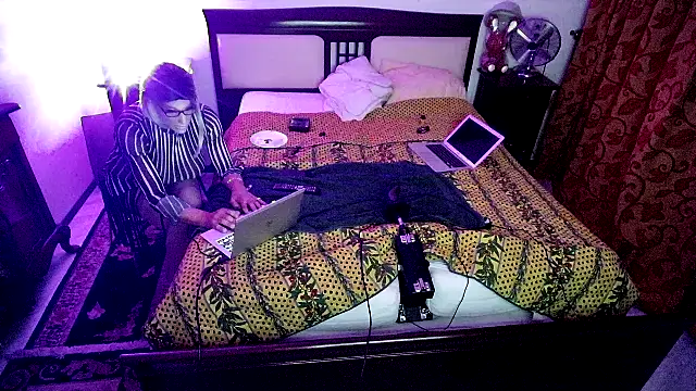 Snapshot of CharlotteVixxens chatting on April 7, 2026, 11:06 pm CharlotteVixxens online show from April 7, 2026, 11:06 pm