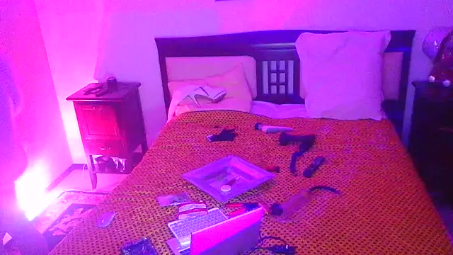CharlotteVixxens online show from June 13, 2026, 2:20 am