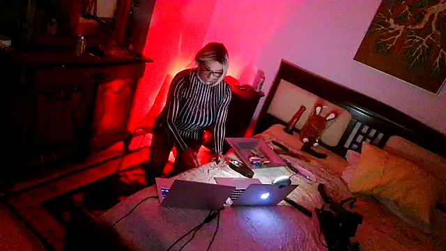 Snapshot of CharlotteVixxens chatting on March 1, 2026, 9:59 pm CharlotteVixxens online show from March 1, 2026, 9:59 pm