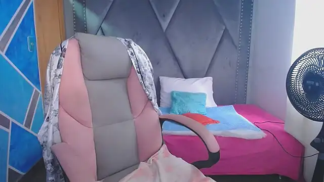 MeganMilF2 online show from February 16, 2026, 2:16 pm