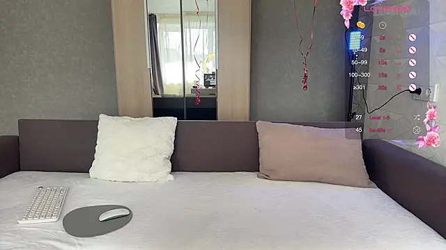 soficumss online show from March 17, 2025, 7:02 am