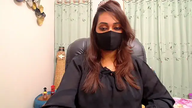 Snapshot of OH-Monica chatting on November 6, 2025, 9:30 pm OH-Monica online show from November 6, 2025, 9:30 pm