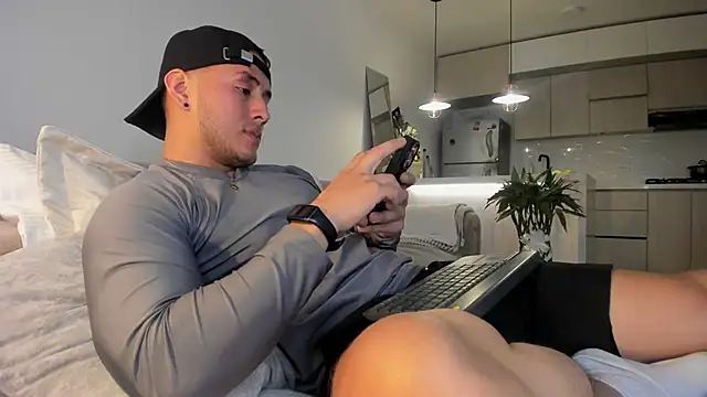 Snapshot of Chriskyle_ chatting on February 19, 2025, 2:44 am Chriskyle  online show from February 19, 2025, 2:44 am