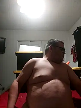 Snapshot of bigfrank6923 chatting on October 6, 2025, 6:47 am bigfrank6923 online show from October 6, 2025, 6:47 am