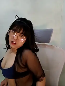 Snapshot of Chall_mee chatting on October 6, 2025, 4:08 pm Chall mee online show from October 6, 2025, 4:08 pm