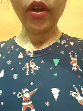 Snapshot of CUTE_SOPHIA- chatting on May 17, 2026, 2:33 am CUTE SOPHIA- online show from May 17, 2026, 2:33 am