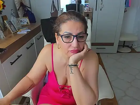 karenncougar online show from March 19, 2026, 7:08 am