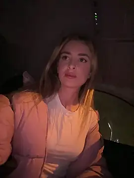 EvieEvans online show from January 17, 2025, 8:33 pm