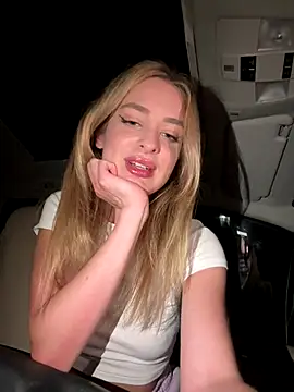 EvieEvans online show from December 4, 2024, 7:50 pm