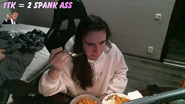 izilizi 23 online show from March 24, 2026, 4:51 pm