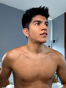 Snapshot of santiago_01 chatting on November 6, 2025, 7:51 pm santiago 01 online show from November 6, 2025, 7:51 pm