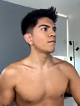 Snapshot of santiago_01 chatting on December 4, 2025, 10:09 pm santiago 01 online show from December 4, 2025, 10:09 pm