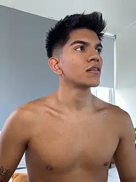 Snapshot of santiago_01 chatting on November 29, 2025, 7:58 pm santiago 01 online show from November 29, 2025, 7:58 pm