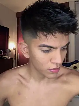 Snapshot of santiago_01 chatting on March 12, 2025, 12:31 am santiago 01 online show from March 12, 2025, 12:31 am