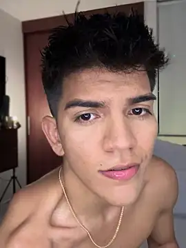 Snapshot of santiago_01 chatting on March 19, 2025, 12:04 am santiago 01 online show from March 19, 2025, 12:04 am