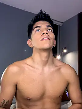 Snapshot of santiago_01 chatting on November 5, 2025, 12:03 am santiago 01 online show from November 5, 2025, 12:03 am