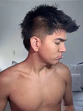 Snapshot of santiago_01 chatting on February 23, 2025, 2:14 pm santiago 01 online show from February 23, 2025, 2:14 pm