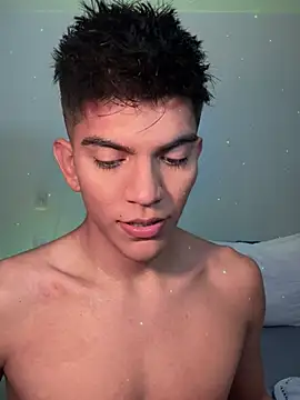 Snapshot of santiago_01 chatting on February 28, 2025, 12:10 am santiago 01 online show from February 28, 2025, 12:10 am