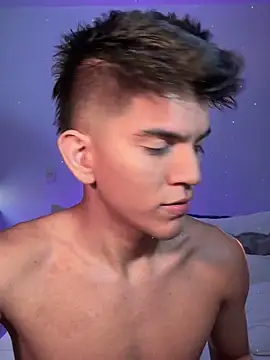 Snapshot of santiago_01 chatting on March 2, 2025, 10:56 pm santiago 01 online show from March 2, 2025, 10:56 pm