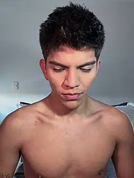 Snapshot of santiago_01 chatting on February 26, 2025, 1:00 pm santiago 01 online show from February 26, 2025, 1:00 pm