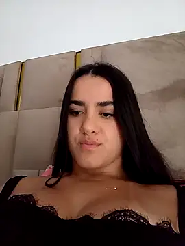 Snapshot of Bella_Fior chatting on March 14, 2026, 5:52 pm Bella Fior online show from March 14, 2026, 5:52 pm