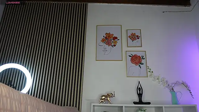 LillyDolls23 online show from September 17, 2025, 12:51 pm