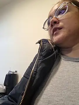 Snapshot of NaomiShimizu chatting on April 15, 2026, 5:17 pm NaomiShimizu online show from April 15, 2026, 5:17 pm