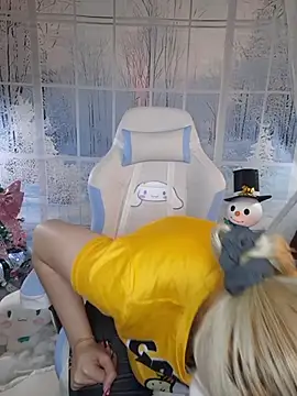 NaomiShimizu online show from December 15, 2025, 9:09 pm