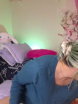 NaomiShimizu online show from November 12, 2025, 8:45 pm