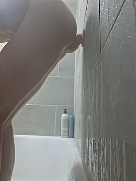 chillmfrs online show from December 14, 2025, 8:09 am