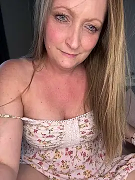 Snapshot of HoneyBluex chatting on March 22, 2026, 5:25 pm HoneyBluex online show from March 22, 2026, 5:25 pm